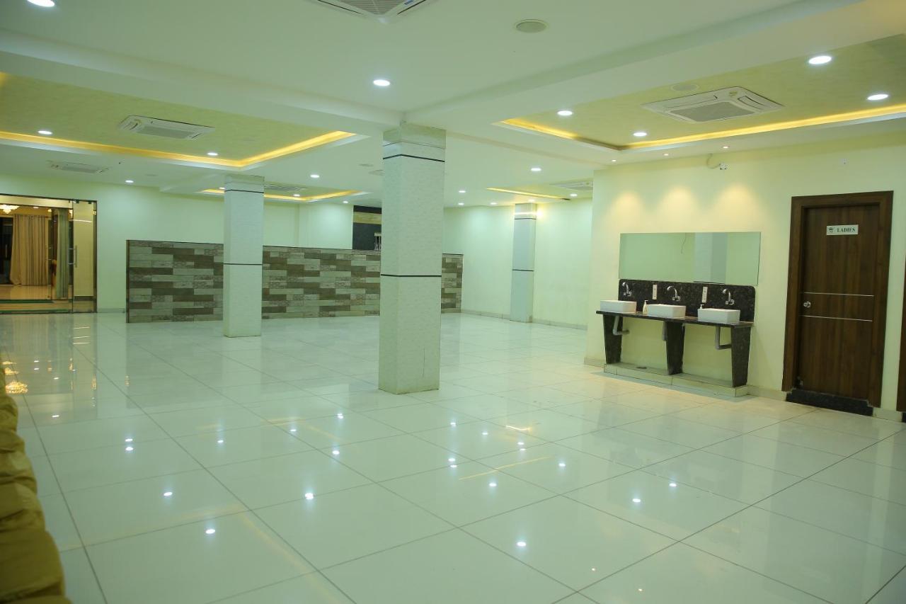 Hotel Maruthi Inn Nirmal  외부 사진