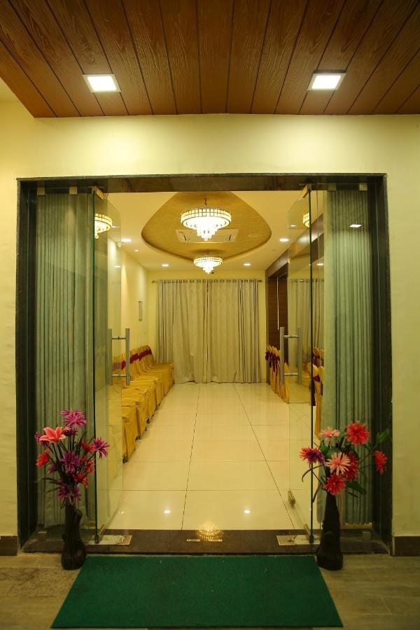Hotel Maruthi Inn Nirmal  외부 사진