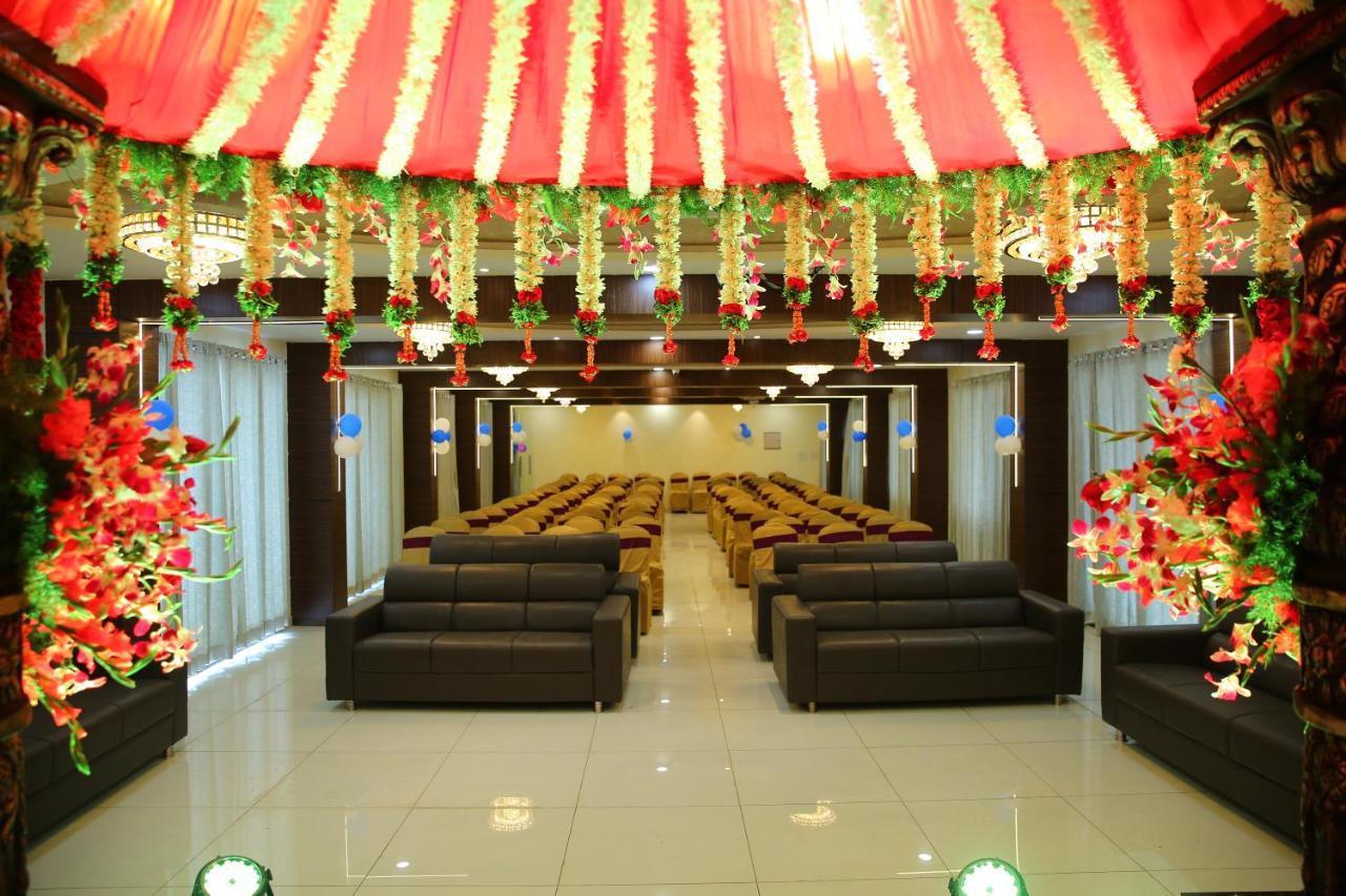 Hotel Maruthi Inn Nirmal  외부 사진