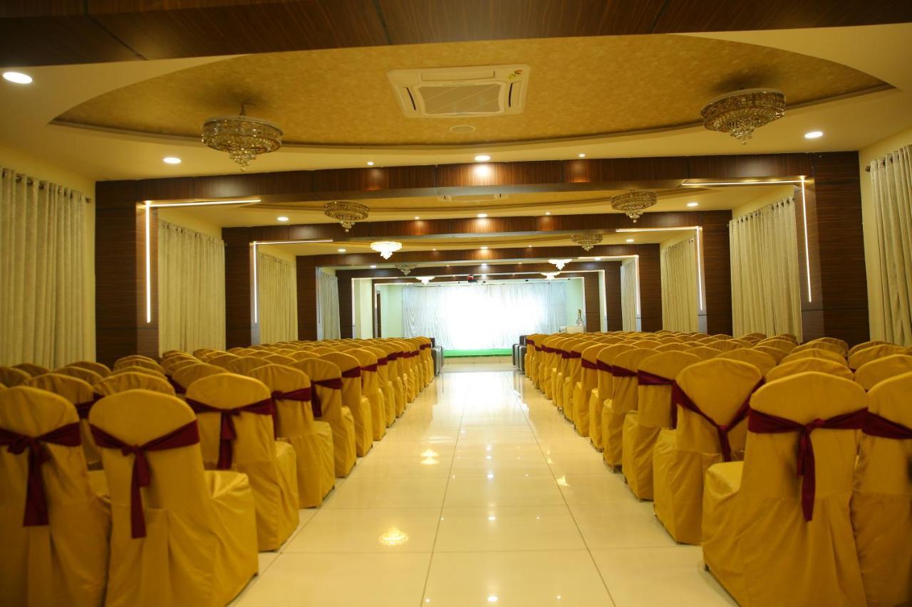Hotel Maruthi Inn Nirmal  외부 사진