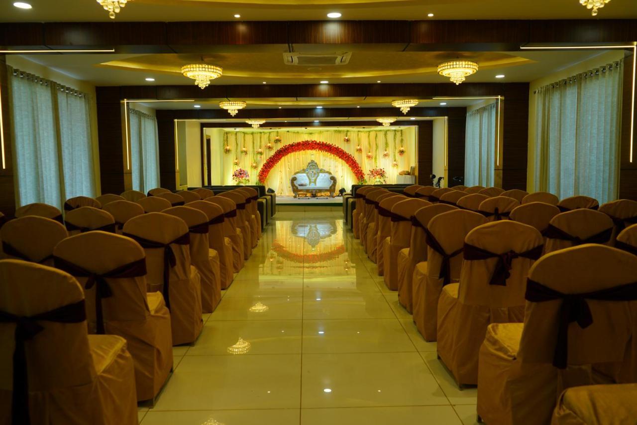 Hotel Maruthi Inn Nirmal  외부 사진