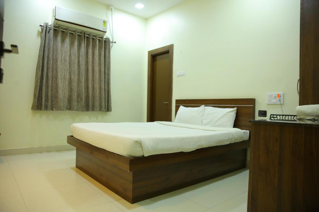 Hotel Maruthi Inn Nirmal  외부 사진