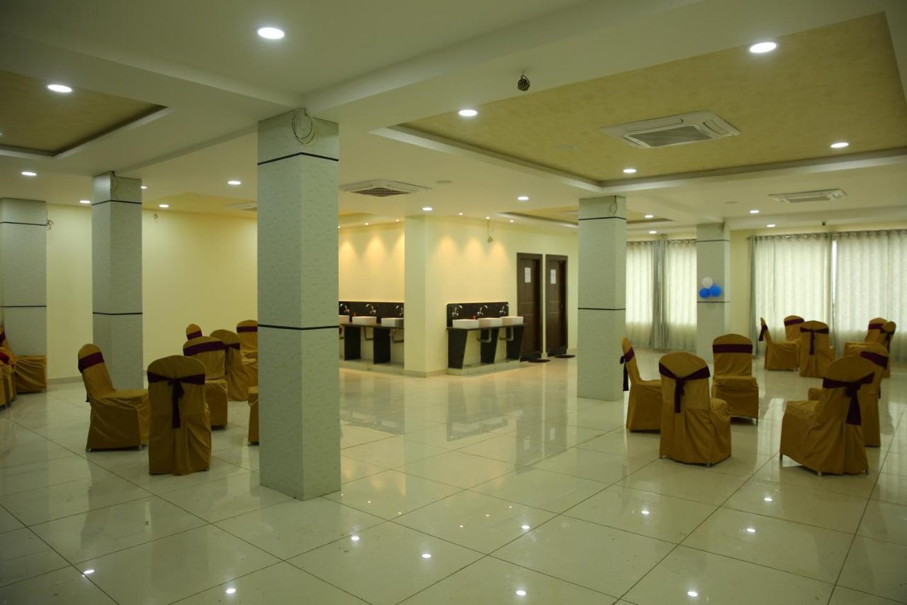 Hotel Maruthi Inn Nirmal  외부 사진