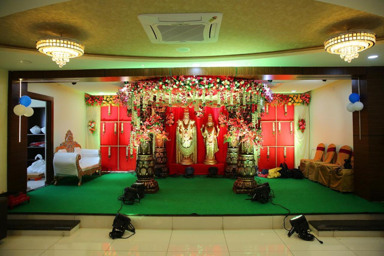 Hotel Maruthi Inn Nirmal  외부 사진