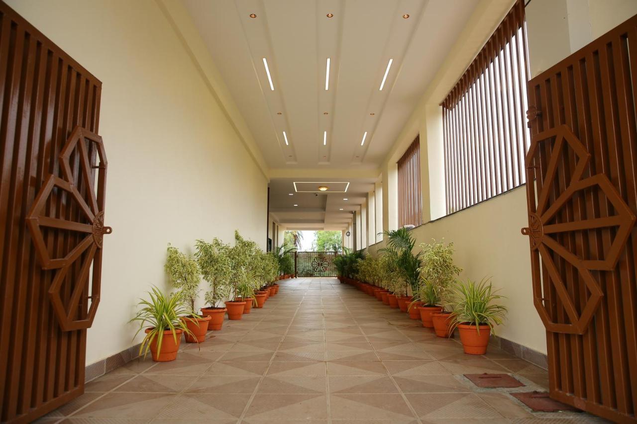 Hotel Maruthi Inn Nirmal  외부 사진