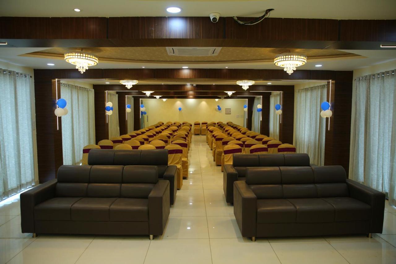 Hotel Maruthi Inn Nirmal  외부 사진