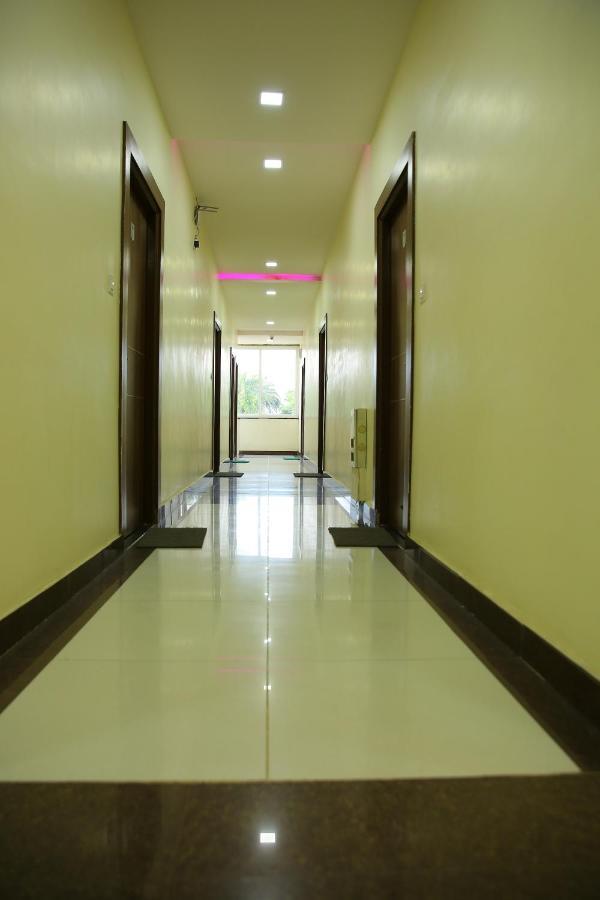 Hotel Maruthi Inn Nirmal  외부 사진