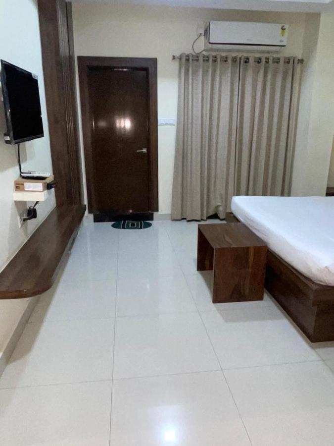 Hotel Maruthi Inn Nirmal  외부 사진
